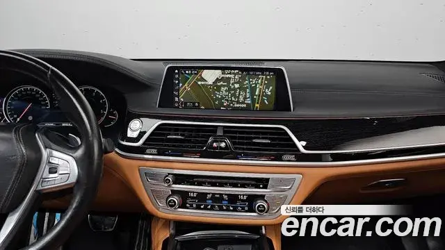 BMW 7 Series 2018 — Фото 14/20
