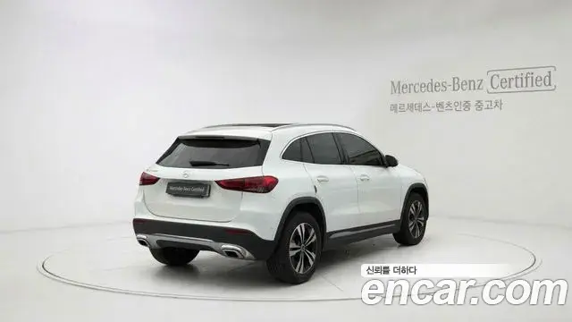 Mercedes-Benz GLA-Class 2021 — Фото 1/12
