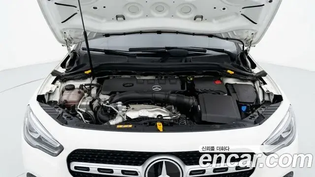 Mercedes-Benz GLA-Class 2021 — Фото 5/12