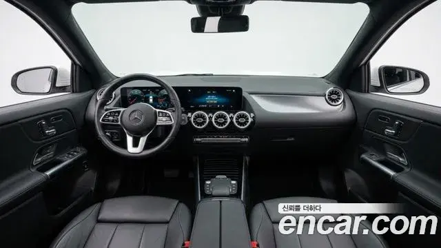 Mercedes-Benz GLA-Class 2021 — Фото 9/12