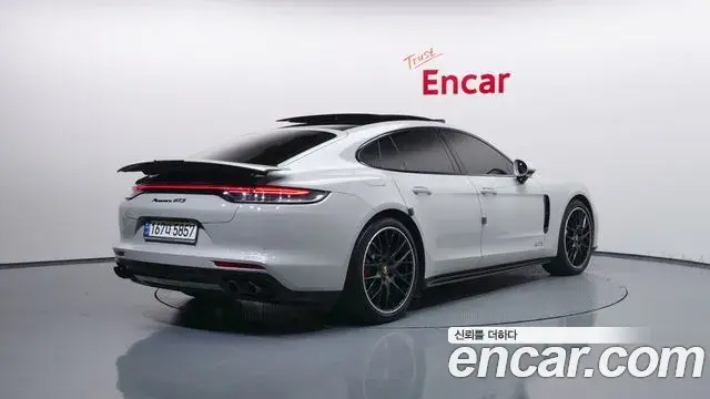 Porsche Panamera 2021 — Фото 1/20