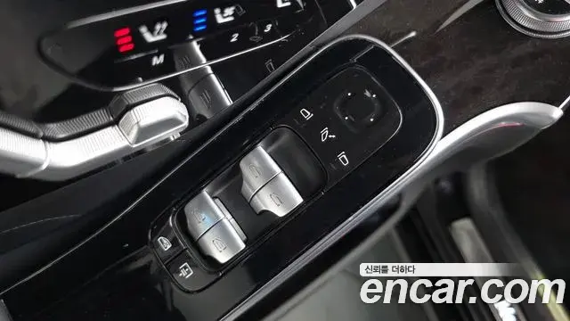 Mercedes-Benz S-Class 2021 — ფოტო 40/44
