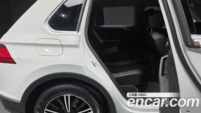 Volkswagen Tiguan 2021 — Şəkil 12/34