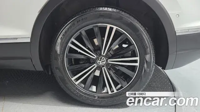 Volkswagen Tiguan 2021 — Şəkil 25/34
