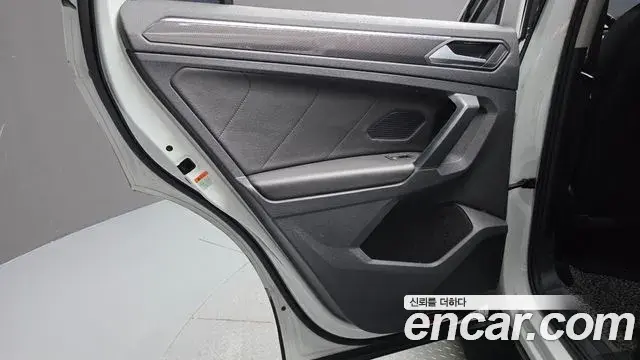 Volkswagen Tiguan 2021 — Şəkil 30/34