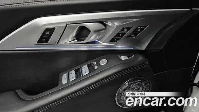 BMW XM 2023 — Фото 15/20