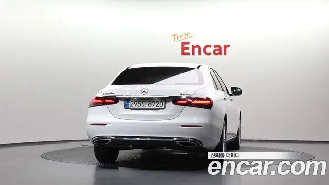 Mercedes-Benz E-Class 2021 — Фото 4/20