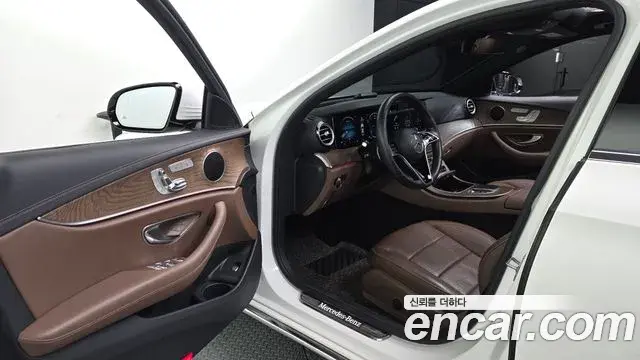 Mercedes-Benz E-Class 2021 — Фото 10/20