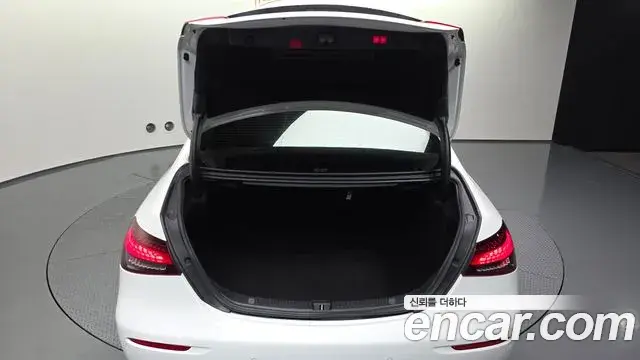 Mercedes-Benz E-Class 2021 — Фото 20/20