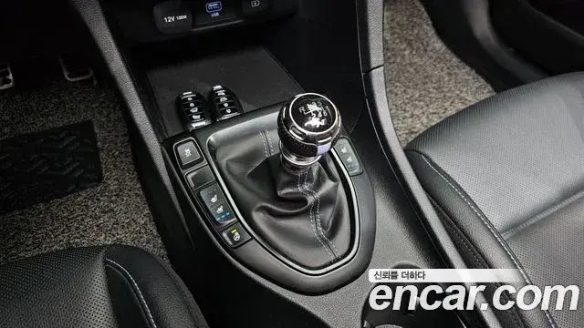 Hyundai Veloster 2021 — Фото 9/20