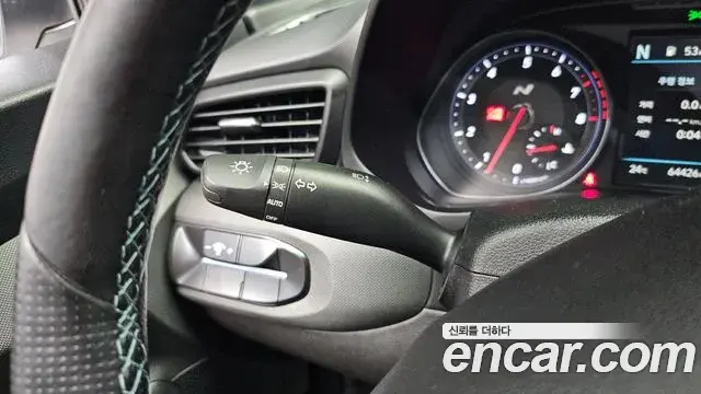 Hyundai Veloster 2021 — Фото 17/20