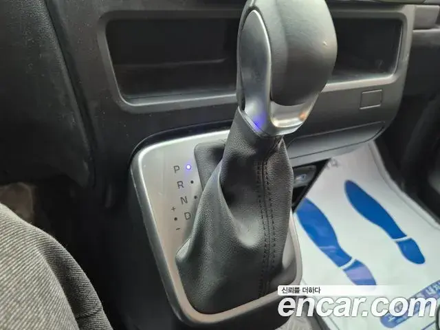 Hyundai Staria 2025 — Фото 8/20