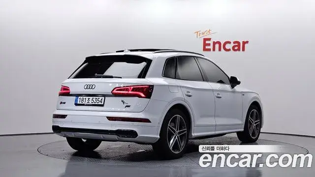 Audi Q5 2020 — Фото 2/20