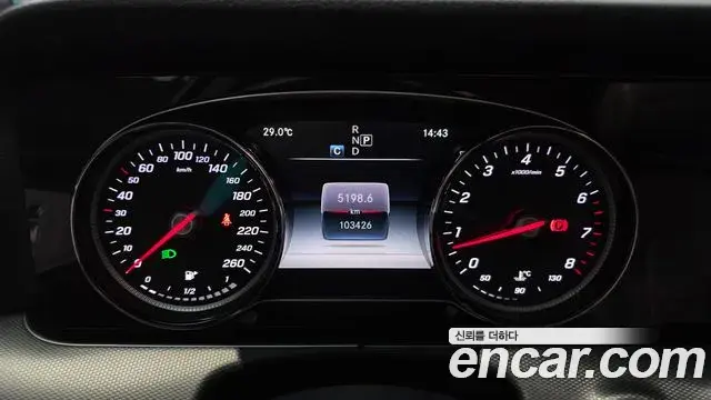 Mercedes-Benz E-Class 2018 — Фото 8/20