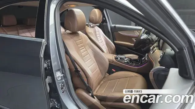 Mercedes-Benz E-Class 2018 — Фото 11/20