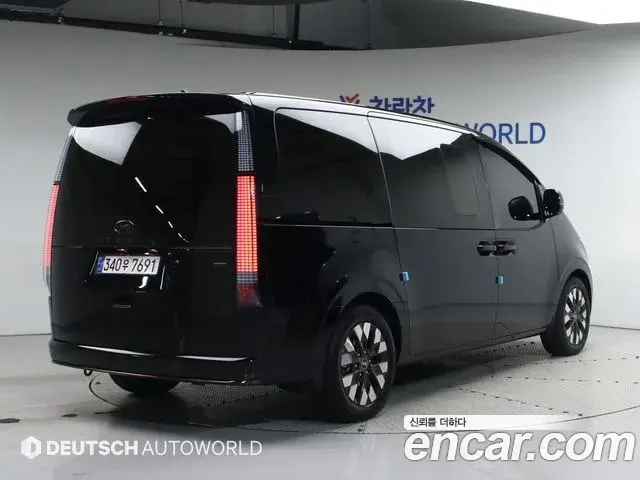 Hyundai Staria 2023 — Фото 1/20