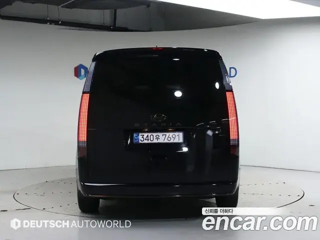 Hyundai Staria 2023 — Фото 3/20