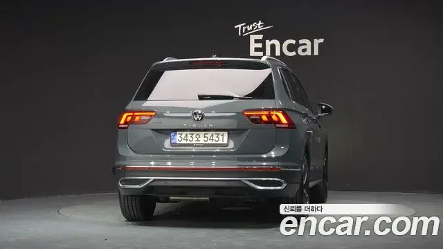 Volkswagen Tiguan 2023 — ფოტო 16/20