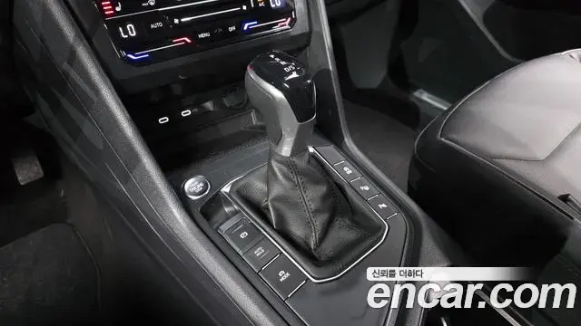 Volkswagen Tiguan 2023 — ფოტო 3/20
