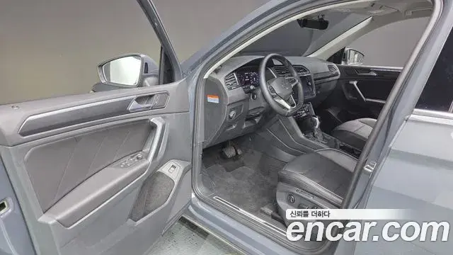 Volkswagen Tiguan 2023 — ფოტო 10/20