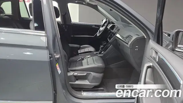 Volkswagen Tiguan 2023 — ფოტო 20/20