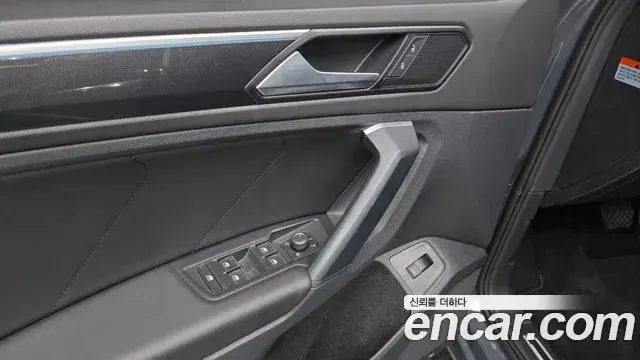Volkswagen Tiguan 2023 — ფოტო 17/20