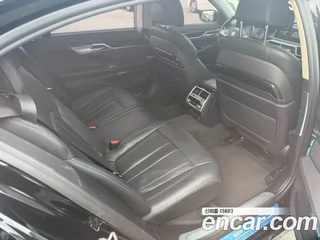 BMW 7 Series 2018 — Фото 10/20