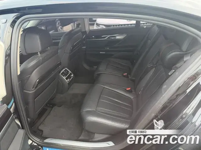 BMW 7 Series 2018 — Фото 12/20