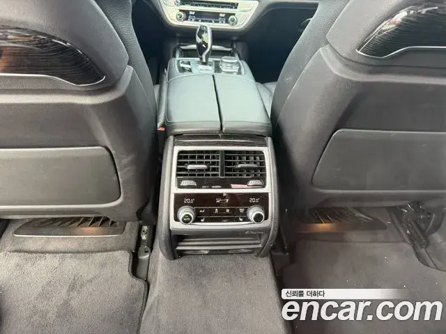 BMW 7 Series 2018 — Фото 13/20