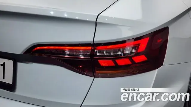 Volkswagen Jetta 2021 — Şəkil 29/35