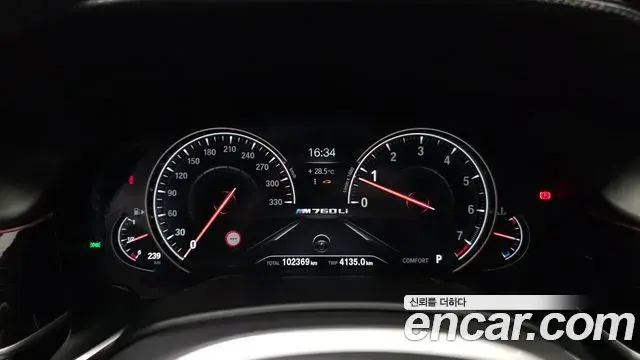 BMW 7 Series 2018 — Фото 8/20