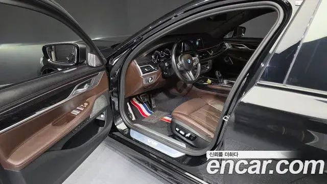 BMW 7 Series 2018 — Фото 10/20