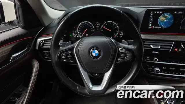 BMW 5 Series 2018 — Фото 12/20