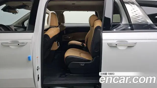 Kia Carnival 2021 — Фото 12/20