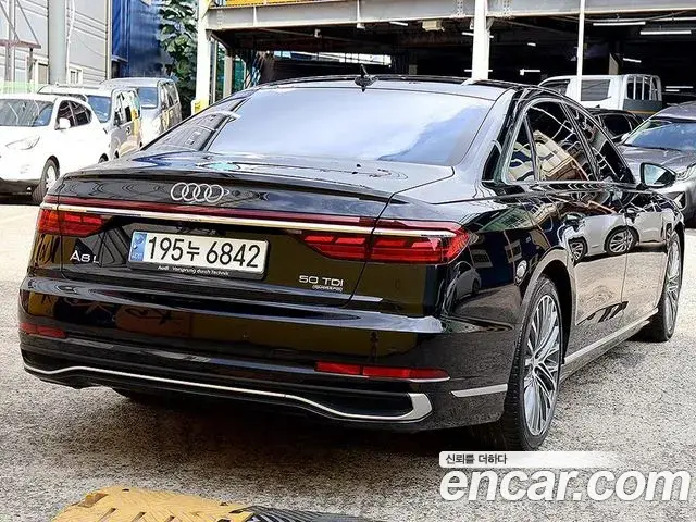 Audi A8 2023 — Фото 2/20