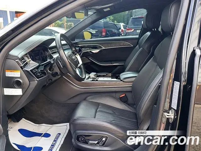 Audi A8 2023 — Фото 10/20