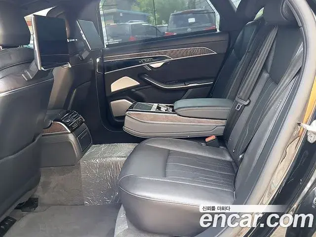 Audi A8 2023 — Фото 11/20