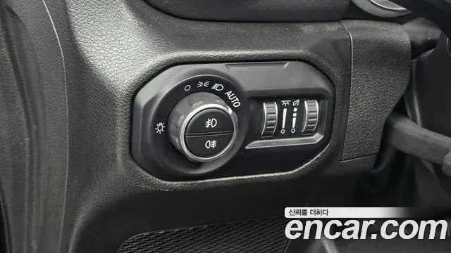 Jeep Wrangler 2022 — Фото 13/20