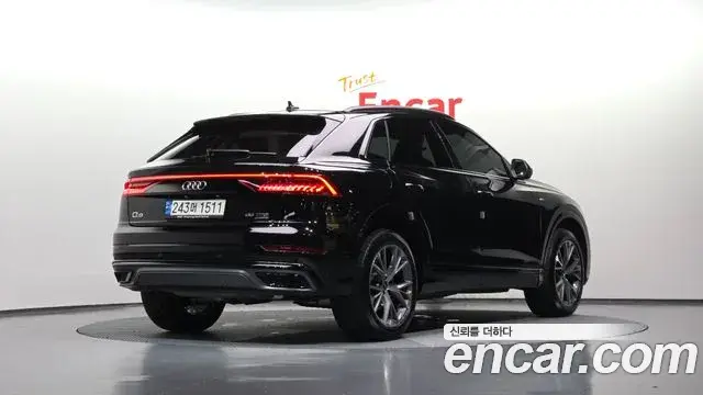 Audi Q7 2022 — Фото 2/20