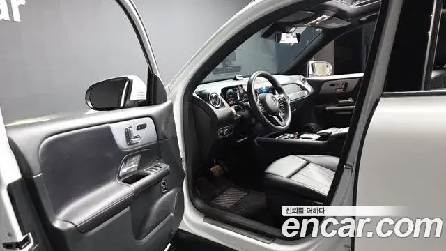 Mercedes-Benz GLB-Class 2021 — Фото 10/20