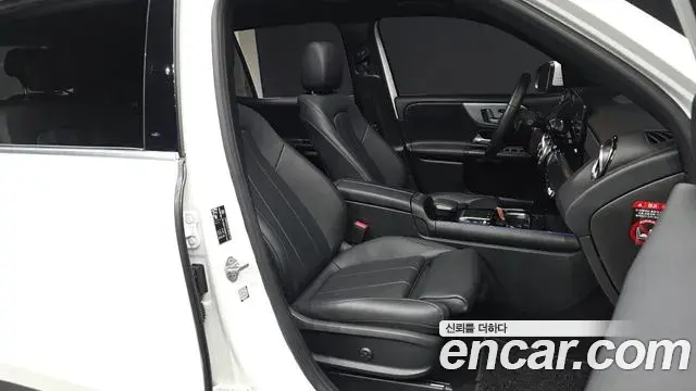 Mercedes-Benz GLB-Class 2021 — Фото 11/20