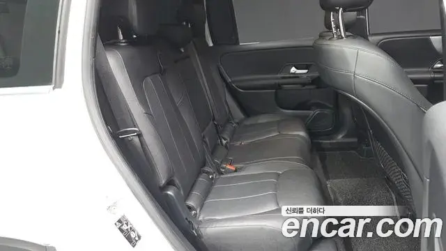 Mercedes-Benz GLB-Class 2021 — Фото 12/20