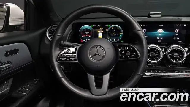 Mercedes-Benz GLB-Class 2021 — Фото 13/20