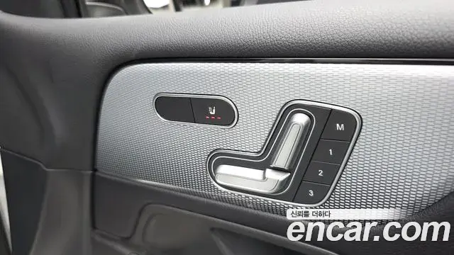 Mercedes-Benz GLB-Class 2021 — Фото 18/20