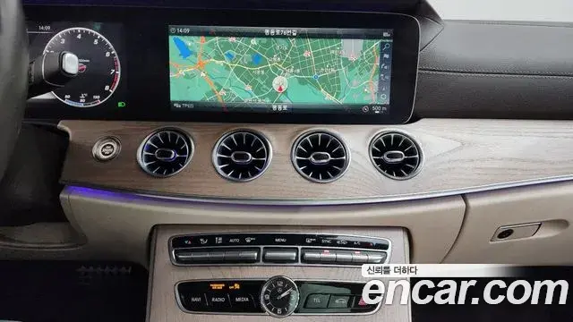 Mercedes-Benz E-Class 2019 — Фото 13/20