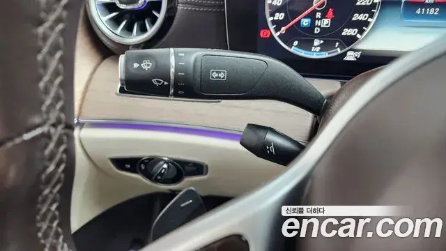 Mercedes-Benz E-Class 2019 — Фото 18/20