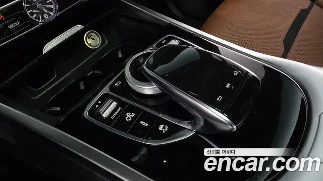 Mercedes-Benz G-Class 2019 — Photo 32/38