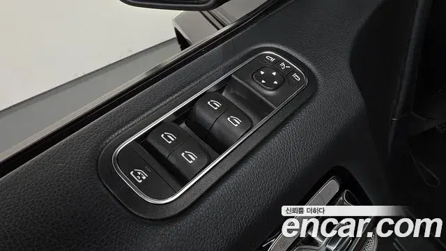 Mercedes-Benz G-Class 2019 — Photo 38/38
