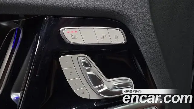 Mercedes-Benz G-Class 2019 — Photo 9/38