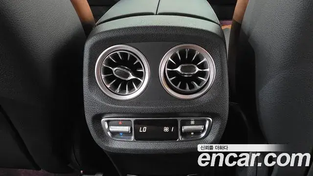 Mercedes-Benz G-Class 2019 — Photo 37/38
